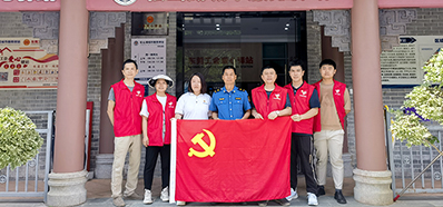 mg冰球突破党支部丨“爱在一起，，，，，，，，卫爱而行”慰问环卫工人活动